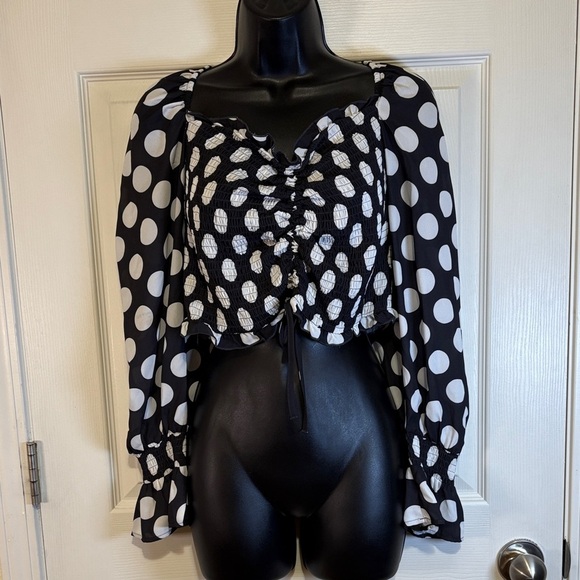 NWT Boohoo Plus Black and White Polka Dot Ruched Puffed Sleeve Crop Top Size 16 - Picture 2 of 10